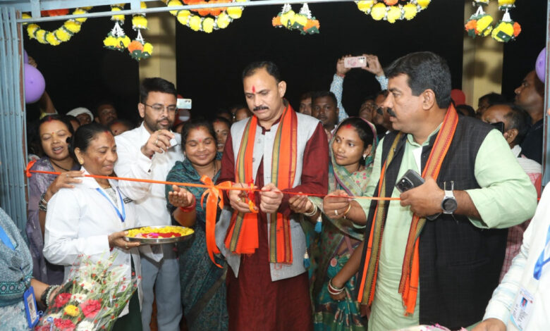 स्वास्थ्य मंत्री ने किया प्राथमिक स्वास्थ्य केंद्र कुर्रूटोला का लोकार्पण स्वास्थ्य मंत्री ने किया प्राथमिक स्वास्थ्य केंद्र कुर्रूटोला का लोकार्पण