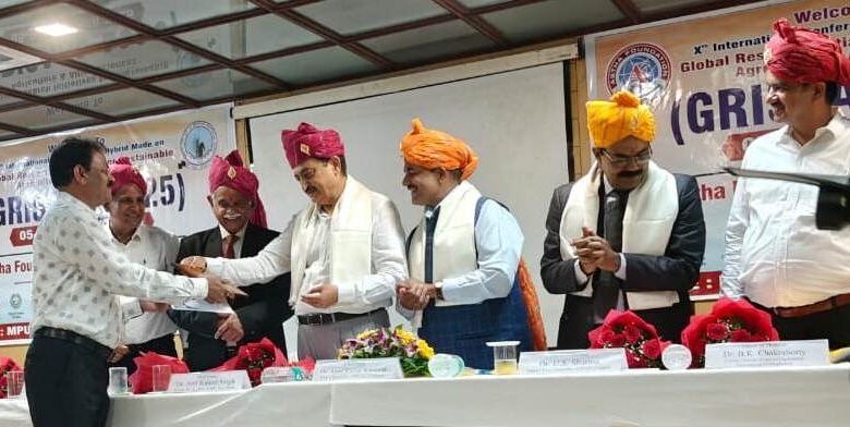 बागवानी के क्षेत्र में उत्कृष्ट योगदान के लिए डॉ. एसके वर्मा को लाइफ टाइम अचीवमेंट अवॉर्ड बागवानी के क्षेत्र में उत्कृष्ट योगदान के लिए डॉ. एसके वर्मा को लाइफ टाइम अचीवमेंट अवॉर्ड