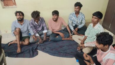 पुलिस ने लूटपाट करने वाले गिरोह के आठ आरोपियों को पकड़ा, दो नाबालिग भी शामिल