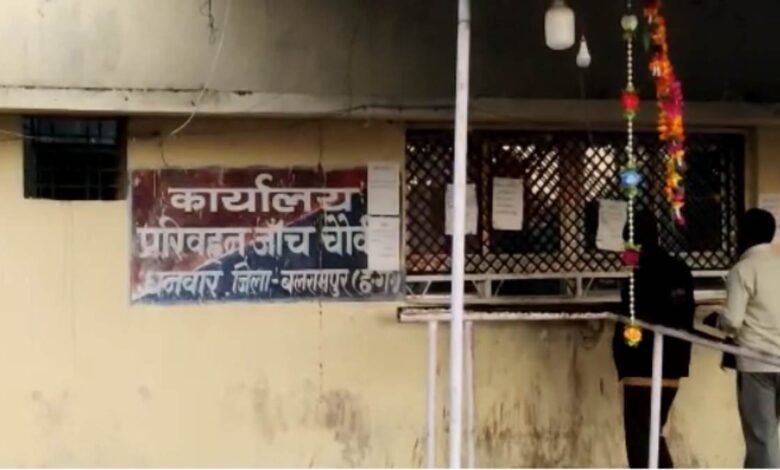 आरटीओ चेक पोस्ट में हमला: 7 आरोपियों के खिलाफ मामला दर्ज आरटीओ चेक पोस्ट में हमला: 7 आरोपियों के खिलाफ मामला दर्ज