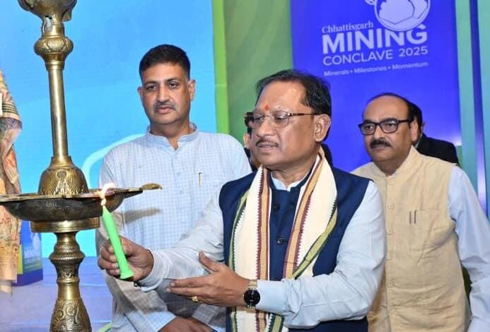 वैज्ञानिक पद्धति और नवाचारी खनन से विकास और पारदर्शिता की नई कहानी लिख रहा है राज्य : सीएम साय वैज्ञानिक पद्धति और नवाचारी खनन से विकास और पारदर्शिता की नई कहानी लिख रहा है राज्य : सीएम साय