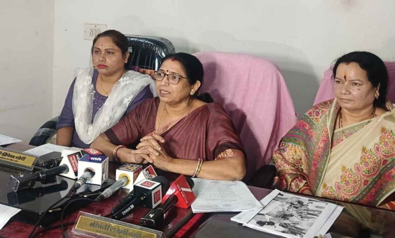 महिला आयोग में बगावत: सदस्यों ने अध्यक्ष किरणमयी नायक पर लगाया मनमानी और अनियमितता का आरोप महिला आयोग में बगावत: सदस्यों ने अध्यक्ष किरणमयी नायक पर लगाया मनमानी और अनियमितता का आरोप