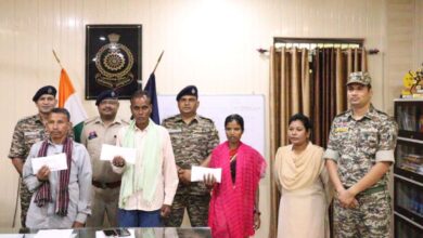 तीन नक्सलियों ने किया समर्पण