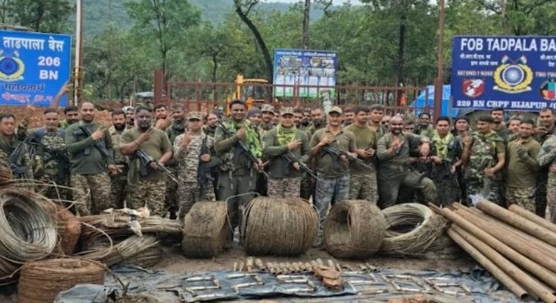कर्रेगुट्टा क्षेत्र में जवानों को नक्सलियों का हथियारों का जखीरा मिला कर्रेगुट्टा क्षेत्र में जवानों को नक्सलियों का हथियारों का जखीरा मिला