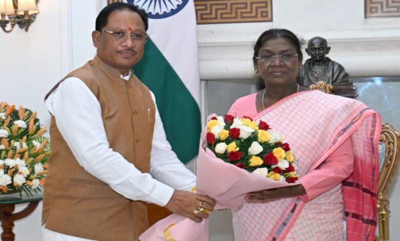 मुख्यमंत्री विष्णुदेव साय ने राष्ट्रपति से की सौजन्य भेंट, छत्तीसगढ़ रजत जयंती पर किया आमंत्रण मुख्यमंत्री विष्णुदेव साय ने राष्ट्रपति से की सौजन्य भेंट, छत्तीसगढ़ रजत जयंती पर किया आमंत्रण