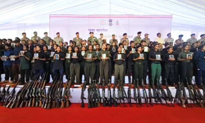 बस्तर में 208 नक्सलियों का आत्मसमर्पण, अबूझमाड़ नक्सल मुक्त होने की ओर बस्तर में 208 नक्सलियों का आत्मसमर्पण, अबूझमाड़ नक्सल मुक्त होने की ओर