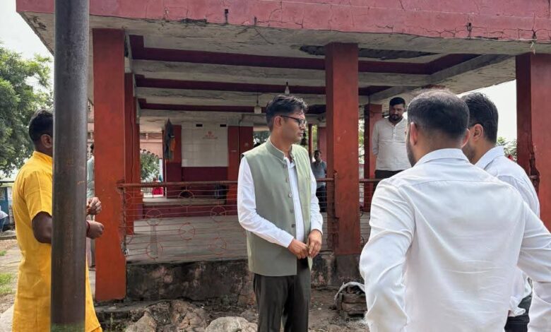 वित्त मंत्री ने किया गजमार पहाड़ के सौंदर्यीकरण कार्यों का निरीक्षण वित्त मंत्री ने किया गजमार पहाड़ के सौंदर्यीकरण कार्यों का निरीक्षण
