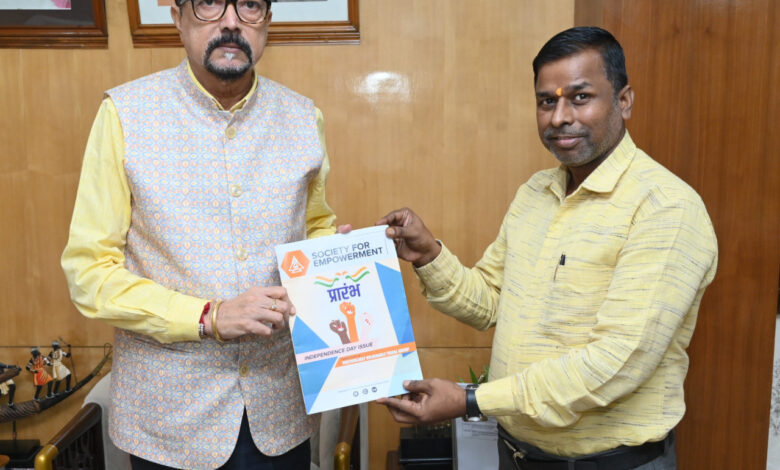 राज्यपाल को ‘प्रारंभ‘ पत्रिका का विशेषांक किया भेंट राज्यपाल को ‘प्रारंभ‘ पत्रिका का विशेषांक किया भेंट