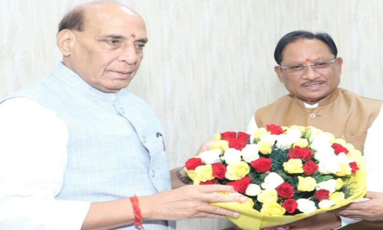 सीएम विष्णुदेव साय ने रक्षा मंत्री राजनाथ सिंह से की मुलाकात, बिलासपुर एयरपोर्ट और सेना भर्ती रैलियों पर हुई चर्चा सीएम विष्णुदेव साय ने रक्षा मंत्री राजनाथ सिंह से की मुलाकात, बिलासपुर एयरपोर्ट और सेना भर्ती रैलियों पर हुई चर्चा