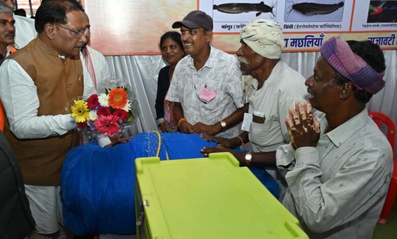 प्रदेश के चहुंमुखी विकास के लिए सरकार प्रतिबद्ध : सीएम प्रदेश के चहुंमुखी विकास के लिए सरकार प्रतिबद्ध : सीएम