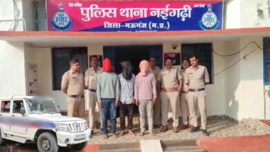 “पुलिस बनकर अपहरण और लूट: मऊगंज में बोलेरो सवार लुटेरों का कारनामा” “पुलिस बनकर अपहरण और लूट: मऊगंज में बोलेरो सवार लुटेरों का कारनामा”