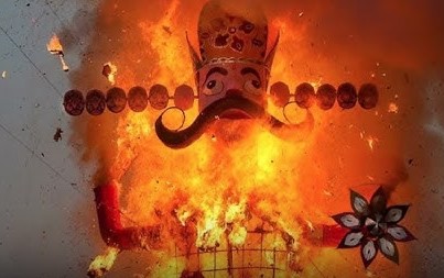 दशहरा पर डब्ल्यूआरएस कॉलोनी में बांग्लादेशी आतिशबाजी दशहरा पर डब्ल्यूआरएस कॉलोनी में बांग्लादेशी आतिशबाजी