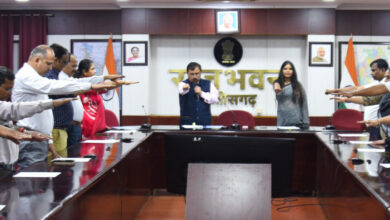 राजभवन के अधिकारियों-कर्मचारियों ने ईमानदारी और पारदर्शिता की शपथ ली राजभवन के अधिकारियों-कर्मचारियों ने ईमानदारी और पारदर्शिता की शपथ ली