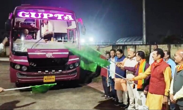 बस्तर के 87 तीर्थ यात्री श्री रामलला के दर्शन करने रवाना बस्तर के 87 तीर्थ यात्री श्री रामलला के दर्शन करने रवाना