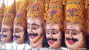 राष्ट्रीय दशहरा उत्सव समिति के रावण दहन के हुए तीस साल राष्ट्रीय दशहरा उत्सव समिति के रावण दहन के हुए तीस साल