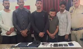 एनएसयूआई अध्यक्ष सहित पांच लोग डकैती की कोशिश में गिरफ्तार एनएसयूआई अध्यक्ष सहित पांच लोग डकैती की कोशिश में गिरफ्तार