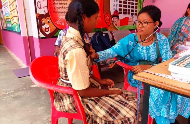 हृदय रोग से पीड़ित मासूम रोशनी, स्वस्थ होकर लौटी घर हृदय रोग से पीड़ित मासूम रोशनी, स्वस्थ होकर लौटी घर