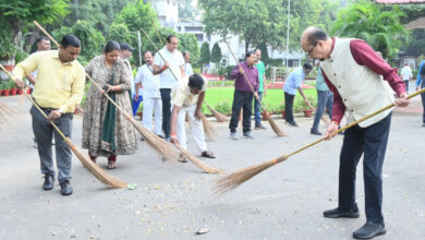 राज्यपाल ने गांधी जयंती पर की साफ-सफाई