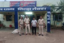 क्रिकेट बेटिंग एप में सट्टा खेलाते एक व्यापारी गिरफ्तार क्रिकेट बेटिंग एप में सट्टा खेलाते एक व्यापारी गिरफ्तार