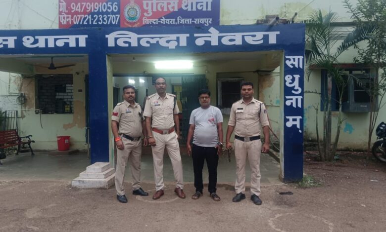 क्रिकेट बेटिंग एप में सट्टा खेलाते एक व्यापारी गिरफ्तार क्रिकेट बेटिंग एप में सट्टा खेलाते एक व्यापारी गिरफ्तार