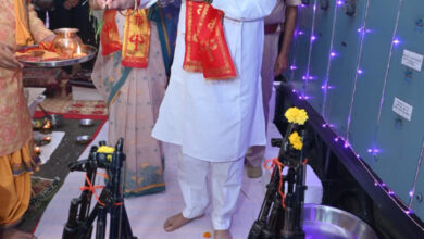 राज्यपाल ने विजयादशमी पर किया शस्त्र पूजन और हवन