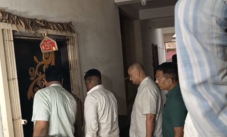 “जुए में हारे पैसे, फिर रची 1.29 करोड़ की फर्जी लूट की कहानी – 24 घंटे में हुआ भंडाफोड़” “जुए में हारे पैसे, फिर रची 1.29 करोड़ की फर्जी लूट की कहानी – 24 घंटे में हुआ भंडाफोड़”
