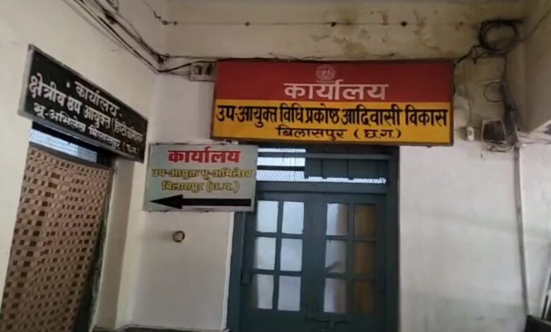 रिश्वतखोर बाबू एसीबी के जाल में फंसा रिश्वतखोर बाबू एसीबी के जाल में फंसा