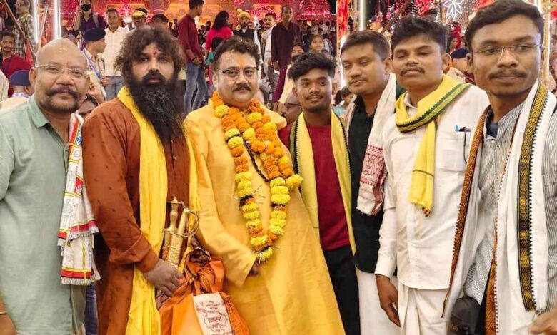 डोंगरगढ़ में मां बम्लेश्वरी मंदिर पर विवाद, पारंपरिक पूजा को लेकर राजघराना व प्रशासन आमने-सामने डोंगरगढ़ में मां बम्लेश्वरी मंदिर पर विवाद, पारंपरिक पूजा को लेकर राजघराना व प्रशासन आमने-सामने