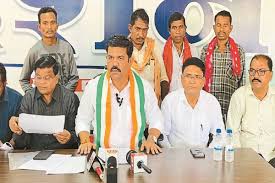 रायपुर के उद्योगपति ने धोखे से खरीदी पांच ग्रामीणों की 127 एकड़ जमीन रायपुर के उद्योगपति ने धोखे से खरीदी पांच ग्रामीणों की 127 एकड़ जमीन