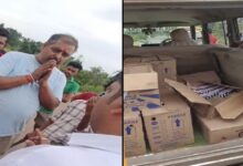 ग्रामीणों ने पकड़ी शराब तस्करी की खेप, पुलिस की लापरवाही से ठेकेदार के लोग गाड़ी लेकर भागे ग्रामीणों ने पकड़ी शराब तस्करी की खेप, पुलिस की लापरवाही से ठेकेदार के लोग गाड़ी लेकर भागे