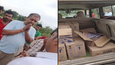 ग्रामीणों ने पकड़ी शराब तस्करी की खेप, पुलिस की लापरवाही से ठेकेदार के लोग गाड़ी लेकर भागे ग्रामीणों ने पकड़ी शराब तस्करी की खेप, पुलिस की लापरवाही से ठेकेदार के लोग गाड़ी लेकर भागे