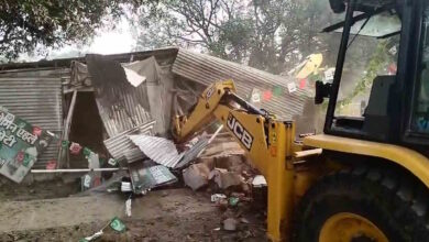 शिवरीनारायण में अतिक्रमण पर बुलडोजर शिवरीनारायण में अतिक्रमण पर बुलडोजर