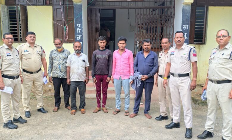 रायपुर में दो यार्डों से अवैध डीजल-पेट्रोल जब्त, 9 आरोपी गिरफ्तार रायपुर में दो यार्डों से अवैध डीजल-पेट्रोल जब्त, 9 आरोपी गिरफ्तार