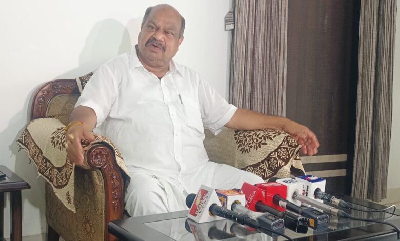 पुरंदर ने भूपेश बघेल पर कसा तंज, कांग्रेस पर भी बरसे पुरंदर ने भूपेश बघेल पर कसा तंज, कांग्रेस पर भी बरसे