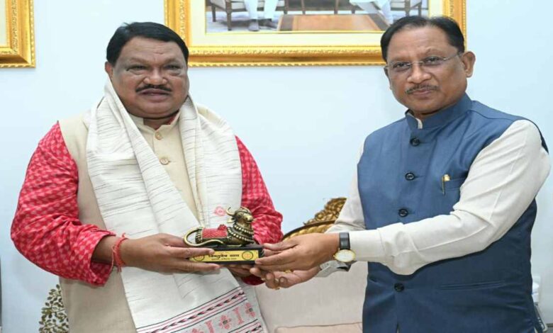 मुख्यमंत्री साय से केंद्रीय मंत्री जुएल ओराम की सौजन्य मुलाकात मुख्यमंत्री साय से केंद्रीय मंत्री जुएल ओराम की सौजन्य मुलाकात