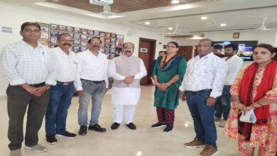 संविलियन की मांग पर विशेष शिक्षकों का शासन से विरोध संविलियन की मांग पर विशेष शिक्षकों का शासन से विरोध