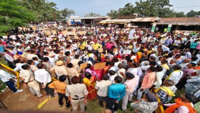 गरियाबंद के मैनपुर में हाथी प्रभावितों का प्रदर्शन, मुआवजा और सुरक्षा की मांग गरियाबंद के मैनपुर में हाथी प्रभावितों का प्रदर्शन, मुआवजा और सुरक्षा की मांग