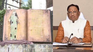 रायपुर में छत्तीसगढ़ महतारी की प्रतिमा उखाड़ी रायपुर में छत्तीसगढ़ महतारी की प्रतिमा उखाड़ी