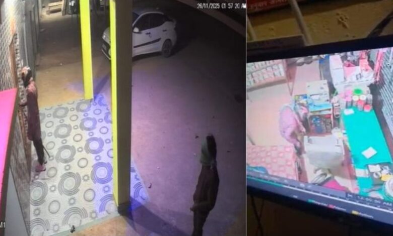 छुईखदान में चोरों का आतंक: हेलमेट पहनकर दुकानों में घुसपैठ और लाखों की चोरी छुईखदान में चोरों का आतंक: हेलमेट पहनकर दुकानों में घुसपैठ और लाखों की चोरी