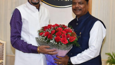 राज्यपाल डेका से वन मंत्री कश्यप ने की राजधानी रायपुर की ट्रैफिक व्यवस्था और पर्यावरण सुधार पर चर्चा राज्यपाल डेका से वन मंत्री कश्यप ने की राजधानी रायपुर की ट्रैफिक व्यवस्था और पर्यावरण सुधार पर चर्चा