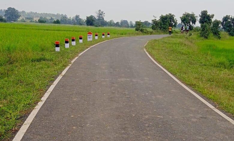 पक्की सड़कों ने बदली बलरामपुर के ग्रामीण जीवन की तस्वीर पक्की सड़कों ने बदली बलरामपुर के ग्रामीण जीवन की तस्वीर