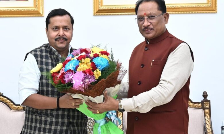 मुख्यमंत्री साय से बिहार के पथ निर्माण मंत्री नितिन नवीन ने की सौजन्य मुलाकात मुख्यमंत्री साय से बिहार के पथ निर्माण मंत्री नितिन नवीन ने की सौजन्य मुलाकात