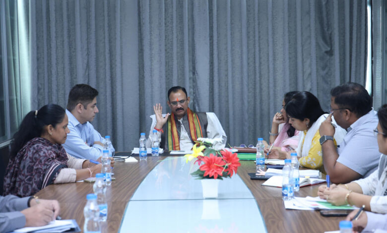 स्वास्थ्य मंत्री जायसवाल ने की विभागीय योजनाओं की समीक्षा, दिए आवश्यक निर्देश स्वास्थ्य मंत्री जायसवाल ने की विभागीय योजनाओं की समीक्षा, दिए आवश्यक निर्देश