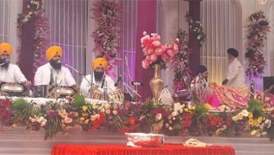 गुरुनानक देवजी के प्रकाश पर्व पर बही गुरुवाणी की रसधार गुरुनानक देवजी के प्रकाश पर्व पर बही गुरुवाणी की रसधार