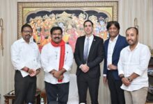 उपमुख्यमंत्री शर्मा से इस्राइल के आर्थिक प्रतिनिधि यैर ओशेरॉफ की सौजन्य भेंट उपमुख्यमंत्री शर्मा से इस्राइल के आर्थिक प्रतिनिधि यैर ओशेरॉफ की सौजन्य भेंट