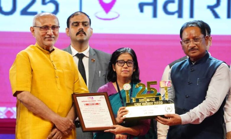 25 वर्षों की विकास यात्रा थीम पर बनी कृषि विभाग के प्रदर्शनी को मिला द्वितीय पुरस्कार 25 वर्षों की विकास यात्रा थीम पर बनी कृषि विभाग के प्रदर्शनी को मिला द्वितीय पुरस्कार