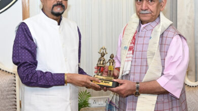 राज्यपाल डेका से जम्मू-कश्मीर के उपराज्यपाल मनोज सिन्हा ने की सौजन्य मुलाकात राज्यपाल डेका से जम्मू-कश्मीर के उपराज्यपाल मनोज सिन्हा ने की सौजन्य मुलाकात