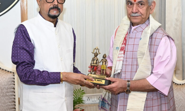 राज्यपाल डेका से जम्मू-कश्मीर के उपराज्यपाल मनोज सिन्हा ने की सौजन्य मुलाकात राज्यपाल डेका से जम्मू-कश्मीर के उपराज्यपाल मनोज सिन्हा ने की सौजन्य मुलाकात