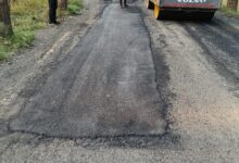 कारीआम-बसंतपुर मार्ग और गौरेला-वेंकटनगर मार्ग में तेजी से चल रहा है बीटी पेच रिपेयर का कार्य