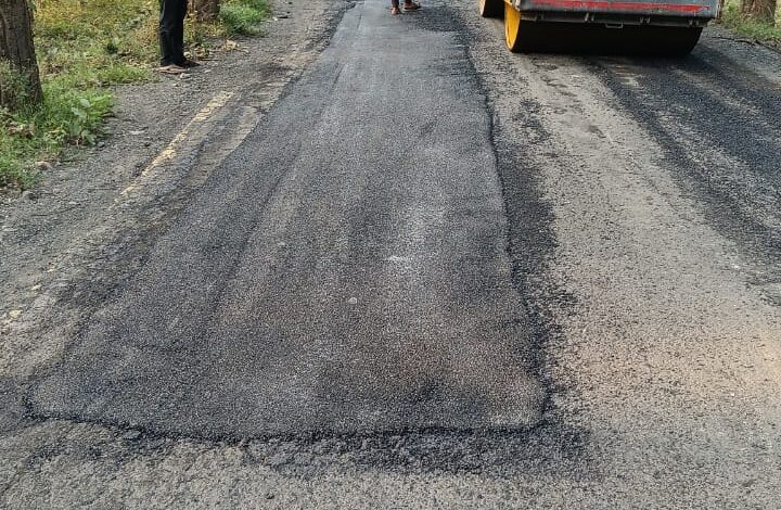 कारीआम-बसंतपुर मार्ग और गौरेला-वेंकटनगर मार्ग में तेजी से चल रहा है बीटी पेच रिपेयर का कार्य कारीआम-बसंतपुर मार्ग और गौरेला-वेंकटनगर मार्ग में तेजी से चल रहा है बीटी पेच रिपेयर का कार्य